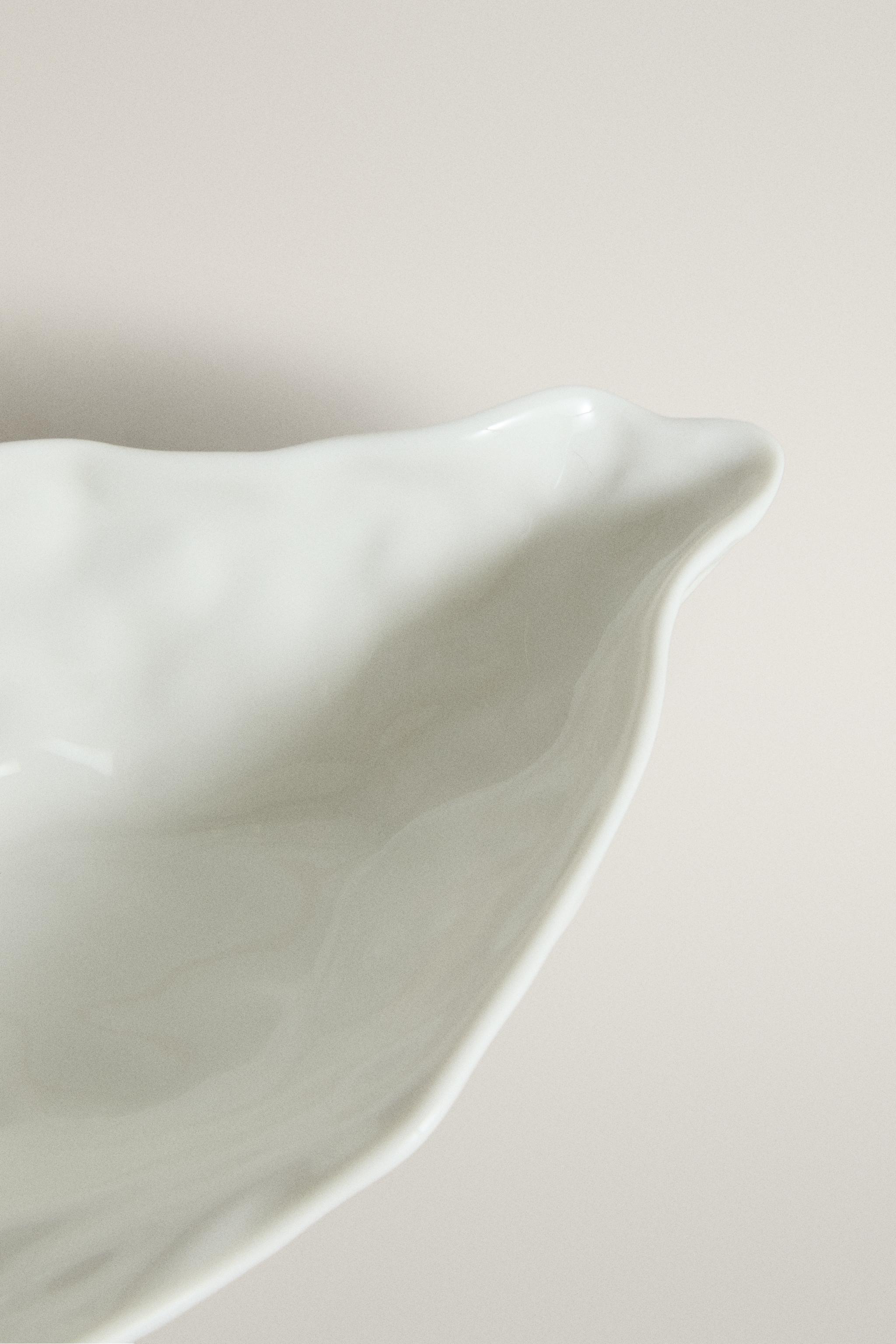 PETIT PLAT EN PORCELAINE COQUILLAGE